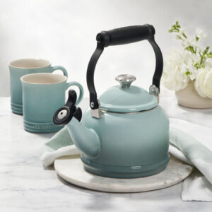 Demi Kettle and Mugs Set
